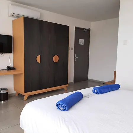 Plaza Double Sea And Pool View-124 דירה