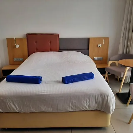 Plaza Double Sea And Pool View-124 דירה *
